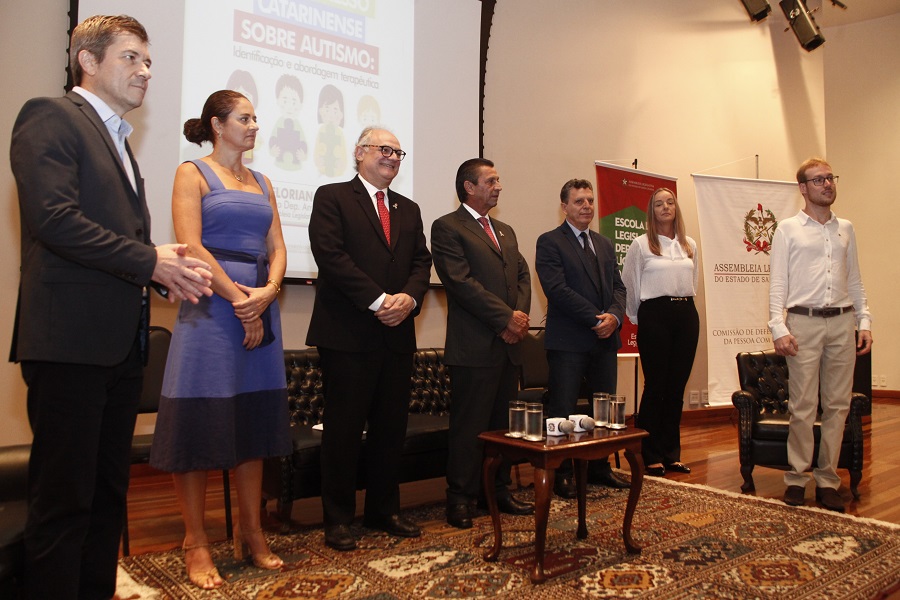 Mesa de autoridades na abertura do 4º Congresso Catarinense sobre Autismo