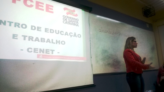 Profissionais do CENET em palestra no IFSC