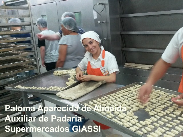 Aprendiz da Gastronomia do CENET inserida no mercado de trabalho