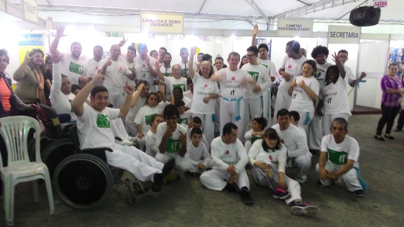 Equipe da capoeira na Feira do Livro