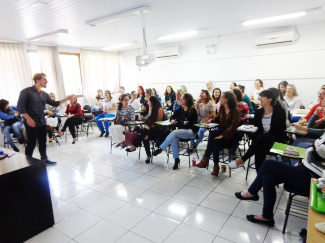 Aula do curso sendo realizada na Sala 11