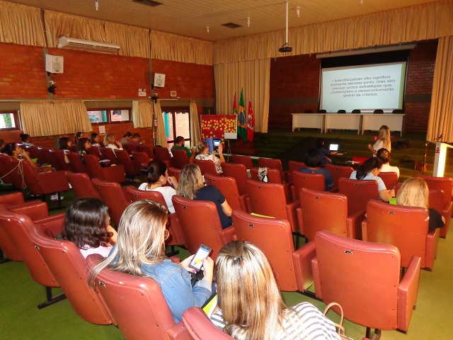 Aula do Módulo II do curso de Estimulação Essencial