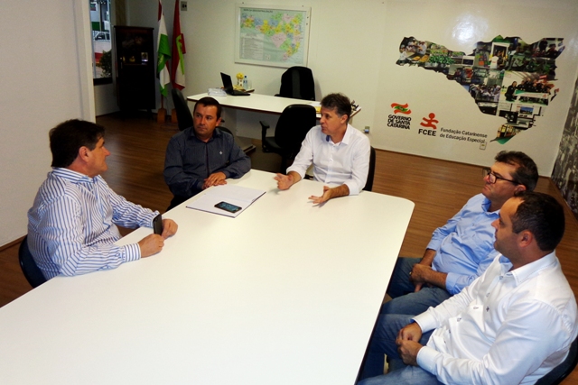 Prefeito de Orleans visita FCEE