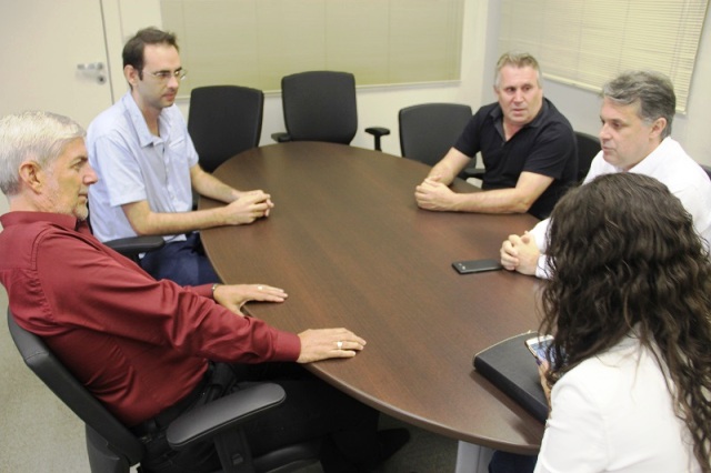 Reunião na Secretaria do Planejamento discute novo prédio da FCEE