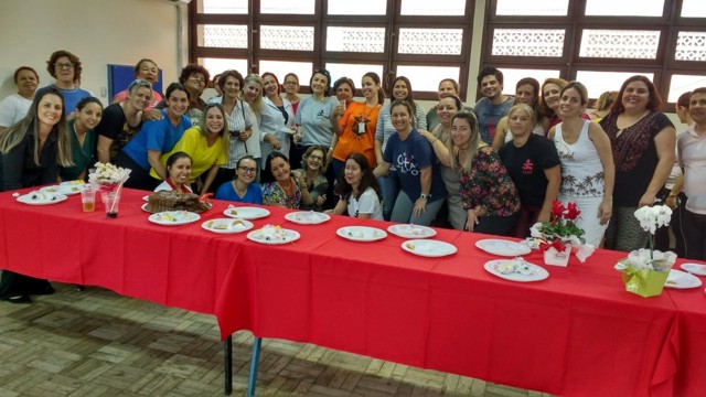 Evento oferecido pelas mães do CEVI reuniu professores e servidores do Centro