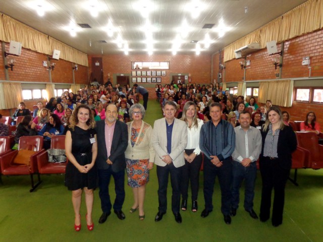 Autoridades presentes na abertura do Seminário sobre Envelhecimento e Deficiência Intelectual