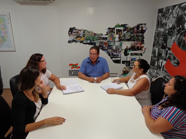 Presidentes das APAES de Biguaçu e Santo Amaro na FCEE