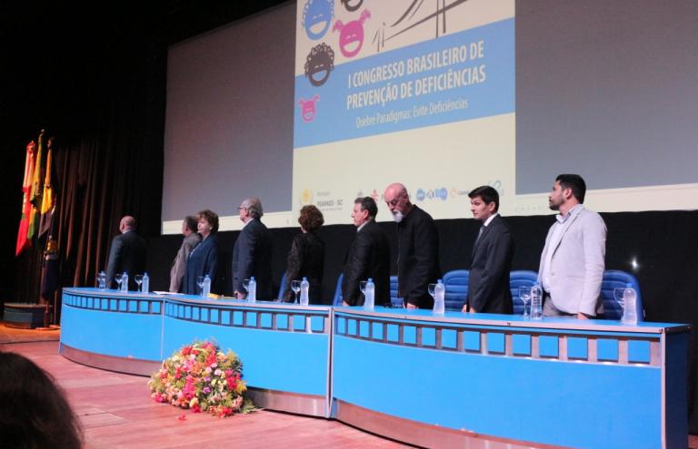 Mesa de autoridades na abertura do I Congresso Brasileiro de Prevenção de Deficiências