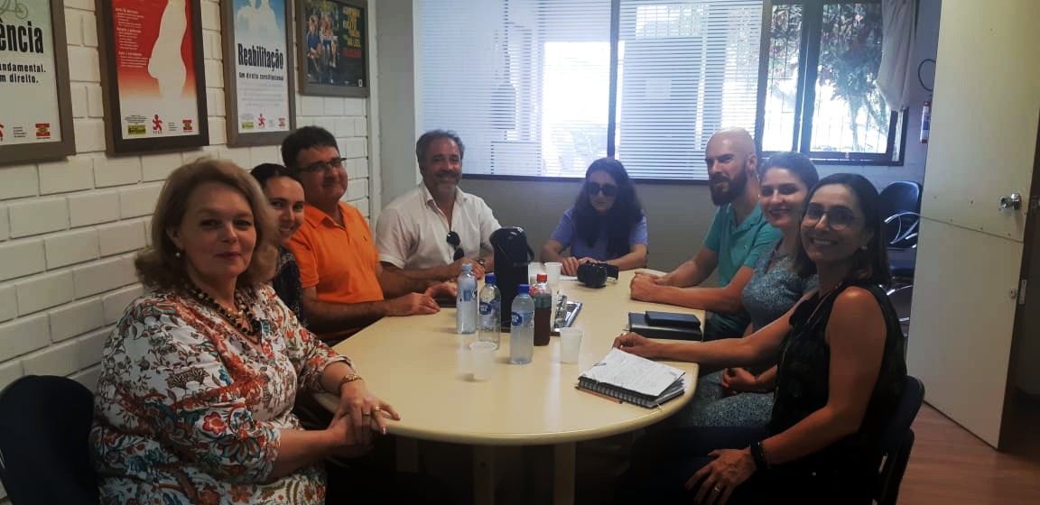 Equipe técnica da Fundação reunida com pesquisadora da Escócia