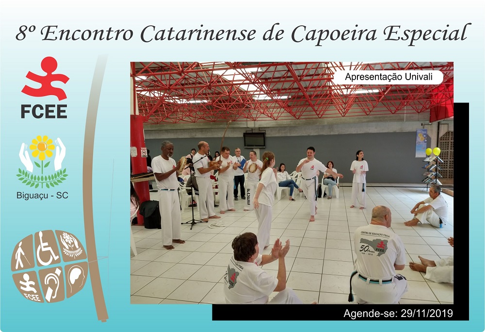 Roda de capoeira com cerca de 10 pessoas, entre alunos e professor da FCEE. Na parte superior a frase: 8º Encontro Catarinense de Educação Especial. Agende-se: 29/11/2019 